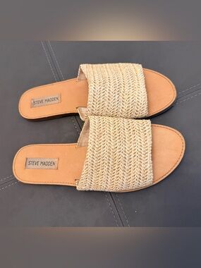 Steve Madden Grace Sandals
Women's US 8.5 Natural Raffia
Open Toe Slide RHS7670